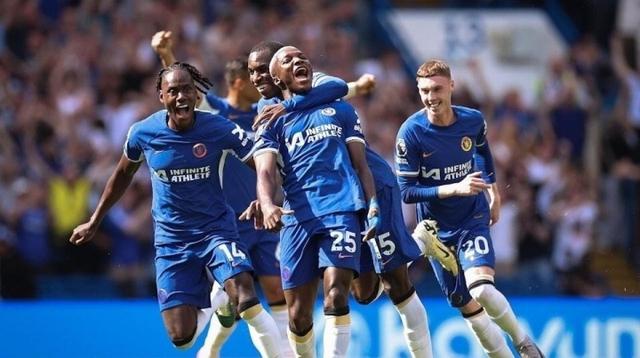 包含切尔西迎来连胜，冲击前四形势看好的词条