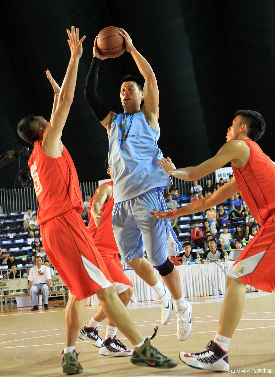 包含球员投篮技术：高难度表演，引发球迷热议的词条