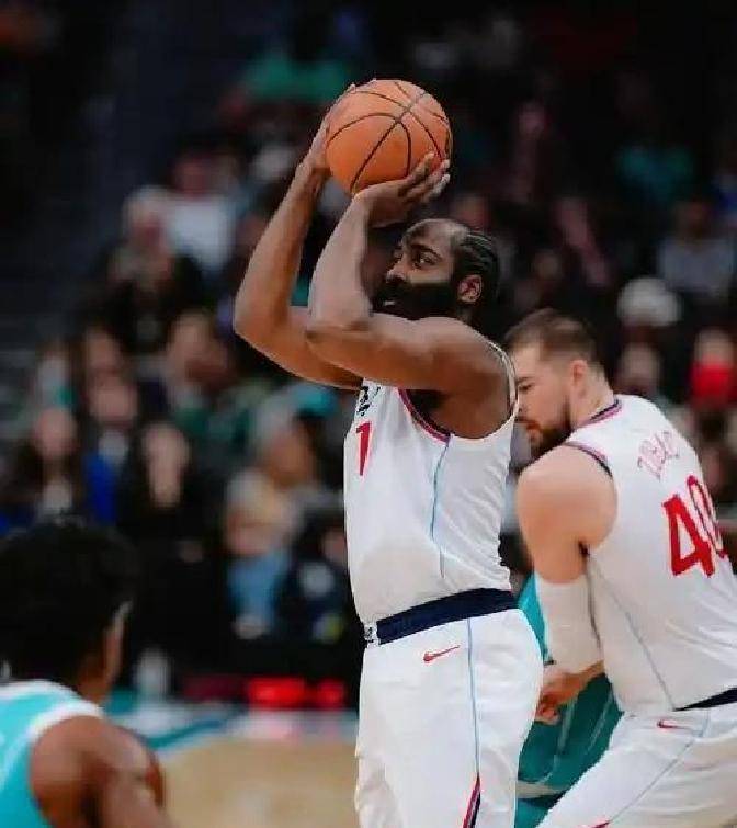 辽宁队翻盘尼克斯，哈登高光表现的简单介绍